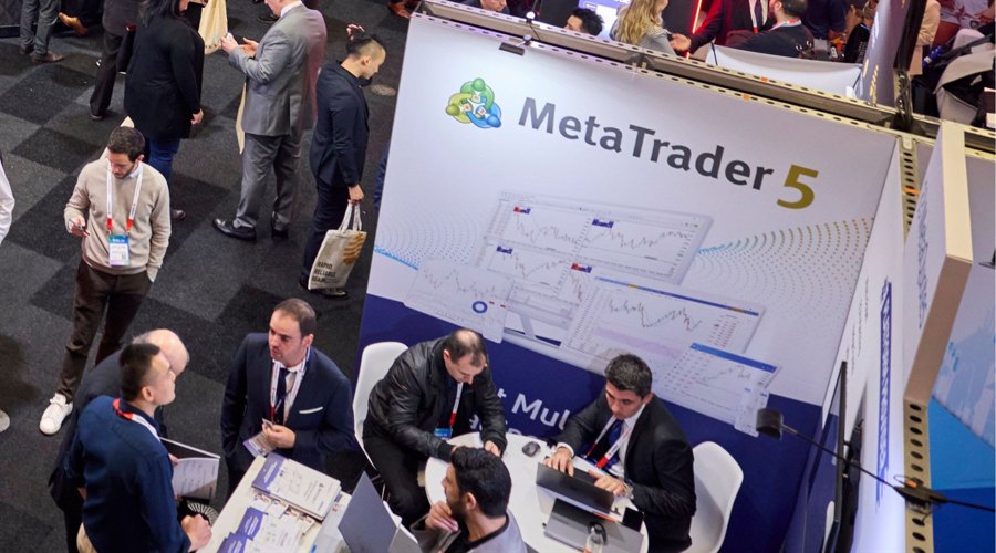 “木头姐”精准打新:豪购加密货币交易所Bullish(BLSH.US)250万股,上市首日暴涨84%